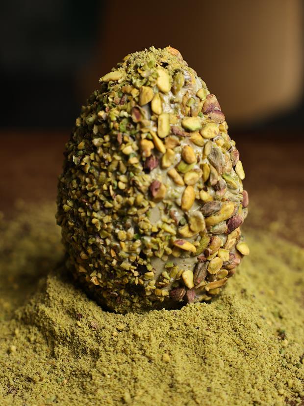 Uovo di Pasqua EXTRA Croccante con Pistacchi Interi ripieno di Cuoricini al Pistacchio - 700g.
