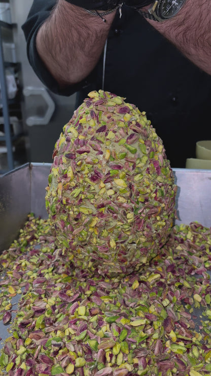 Uovo di Pasqua EXTRA Croccante con Pistacchi Interi ripieno di Cuoricini al Pistacchio - 700g