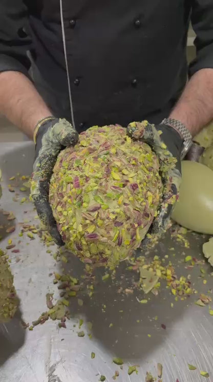 Uovo di Pasqua EXTRA Croccante con Pistacchi Interi ripieno di Cuoricini al Pistacchio - 700g